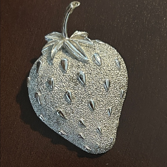Sarah Coventry Jewelry - Sarah Coventry Silver Strawberry Brooch